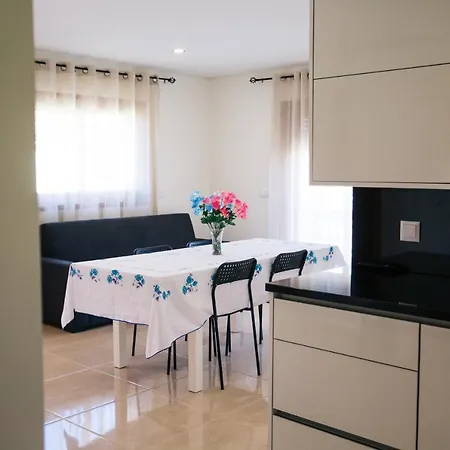 Дом отдыха 3 Bedrooms House With Balcony At Bustelo Рибейра-ди-Пена